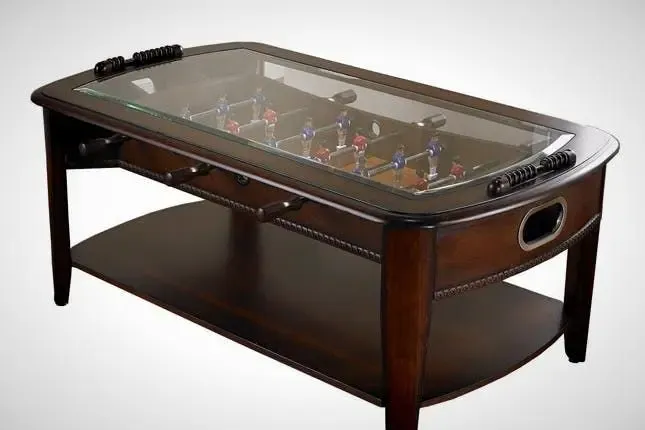 Tischfussball Deluxe mit Glasabdeckung – Elegantes Design, schützt Spielfeld.