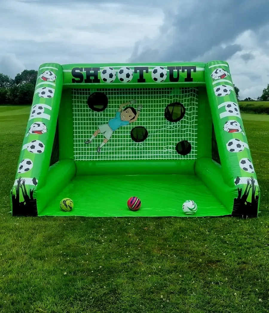 Penalty Shoot Out Challenge – Fussball-Elfmeter als Partyspiel.