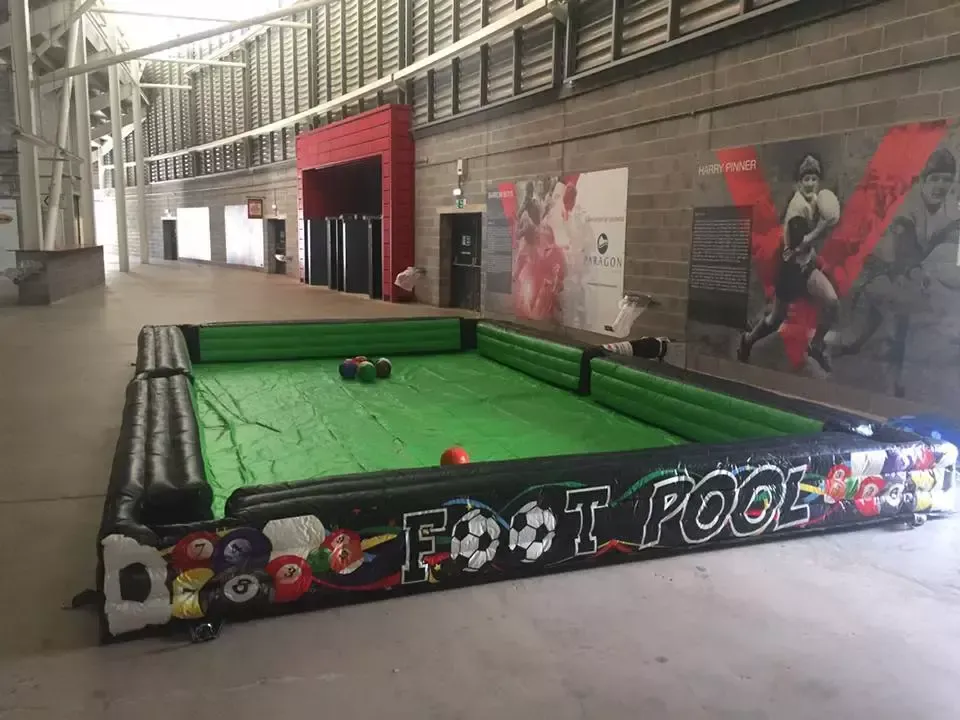 Billard trifft Fussball – spiele mit nummerierten Fussbällen chicken road und schließe sie ins Tor